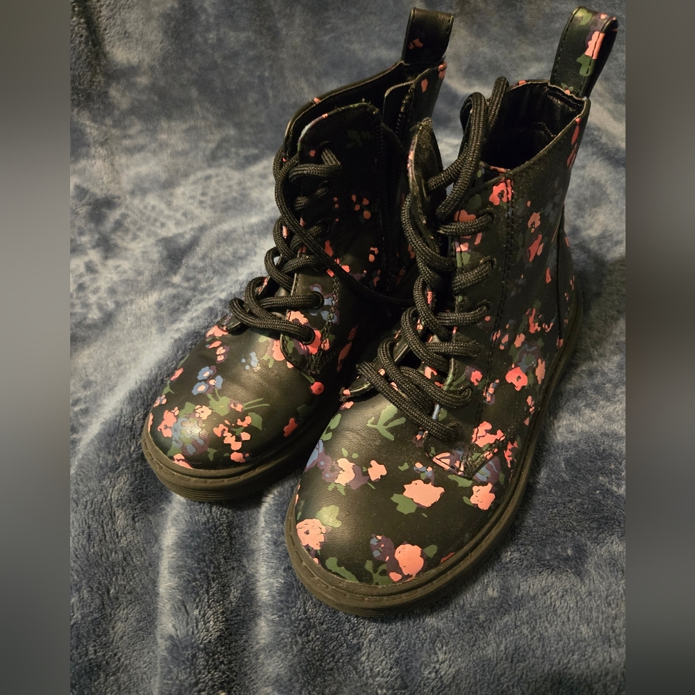 Kids boots size 13